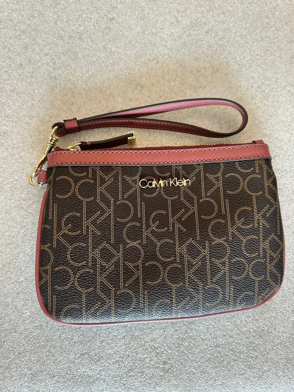 EUC Calvin Klein CK Monogram Wristlet Brown Burgundy Gold Zip Clutch RN54163